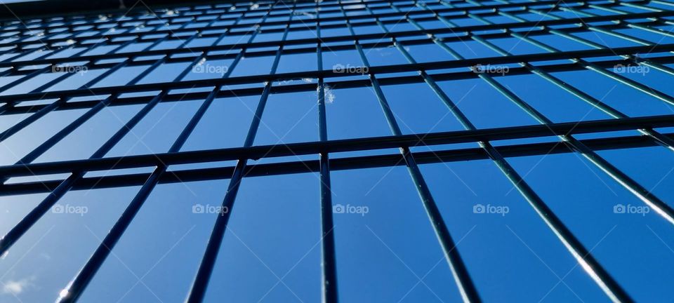 metal columns of a gate