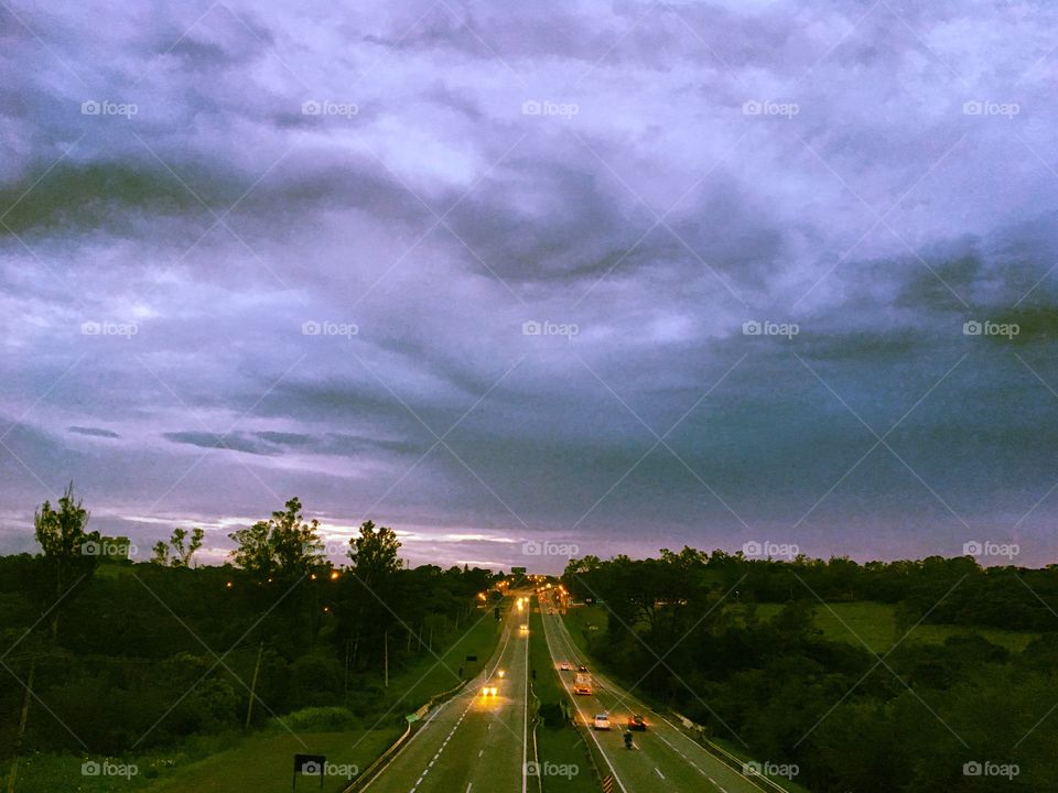 🌅Desperta, #Jundiaí!
Ótima 3a a todos, mesmo com o tempo lusco-fusco. 
🍃
#sol #sun #sky #céu #photo #nature #morning #alvorada #natureza #horizonte #fotografia #paisagem #inspiração #amanhecer #mobgraphy #mobgrafia #FotografeiEmJundiaí