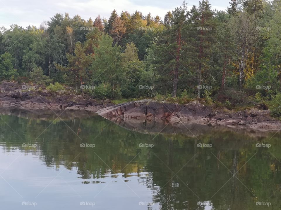 This picture is very interesting because in the reflection of the stone when it merges with the water you can see an unusual figure in the stone. Like the face of a monkey🐵