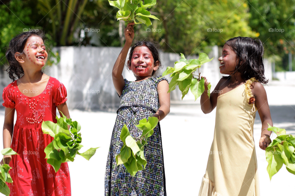 beach happy travel children by maapu