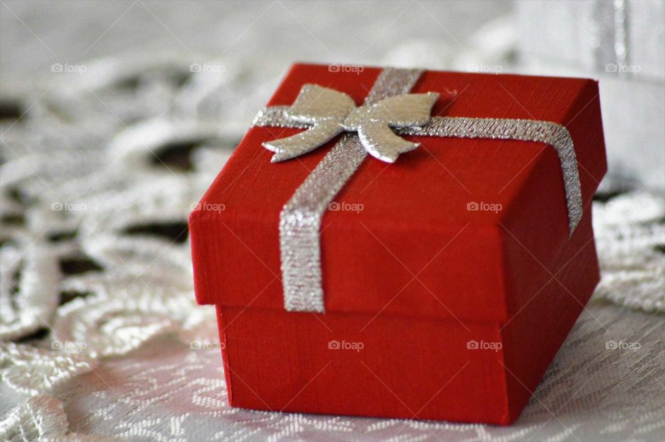 RED BOX WITH GIFT FOR VALENTINE'S DAY