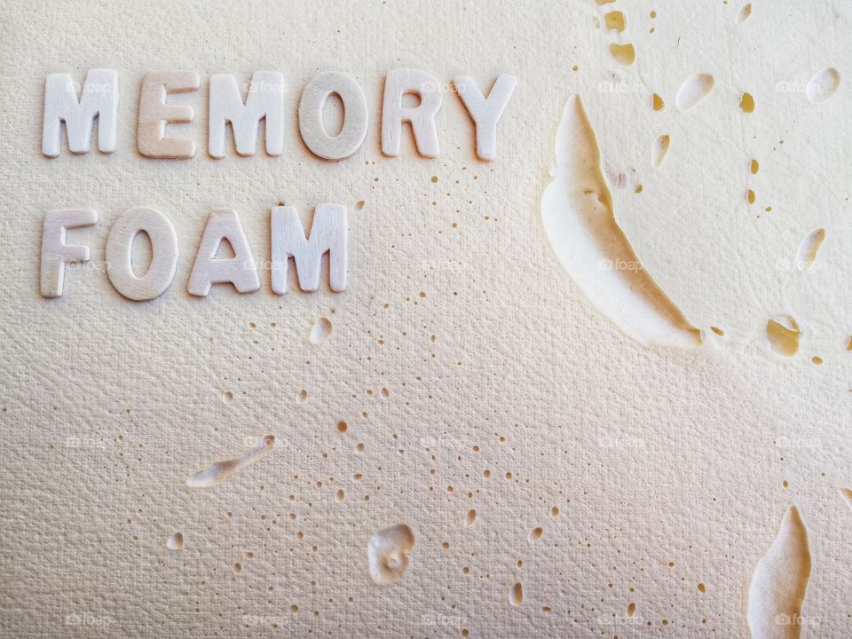 Inscription: "memory foam" on a memory foam background