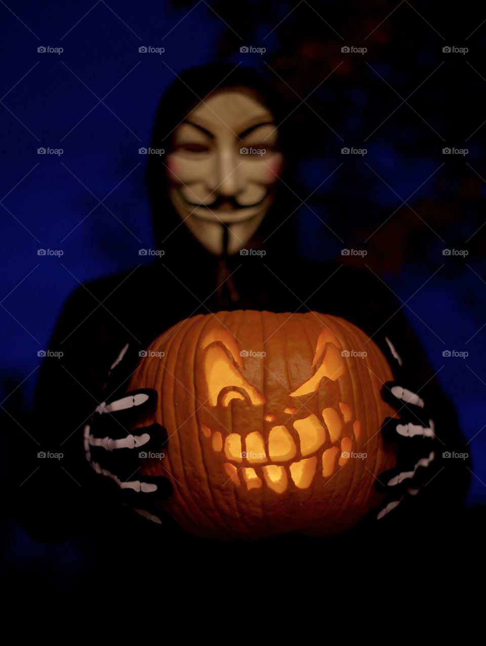 Halloween costume, guy Fawkes mask jack-o’-lantern