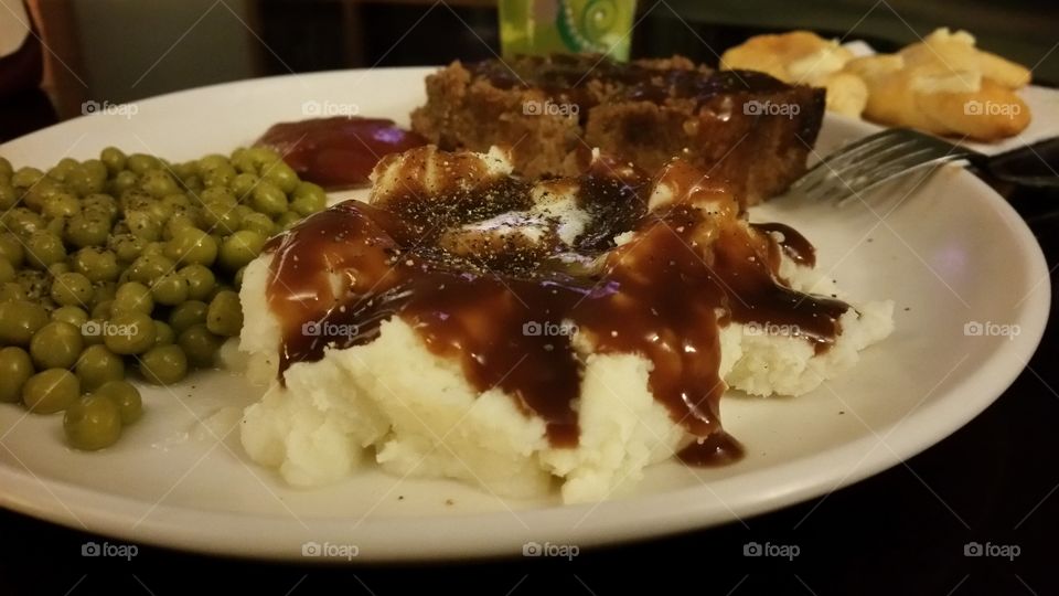 old fashioned meatloaf and mashed potatoes