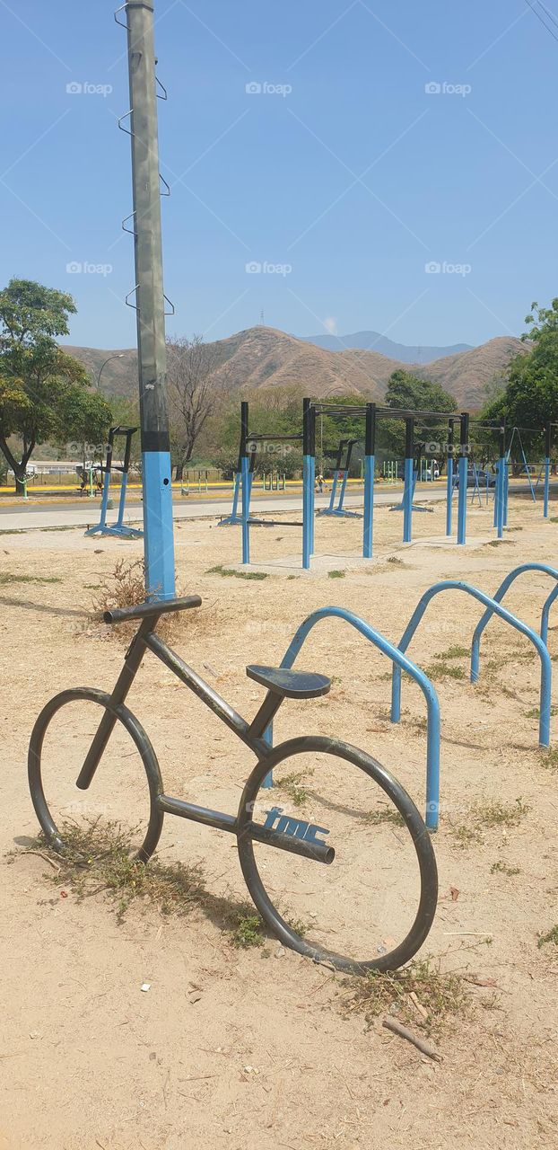 outdoor exercise station, wheels, weights, round, circles, bike station