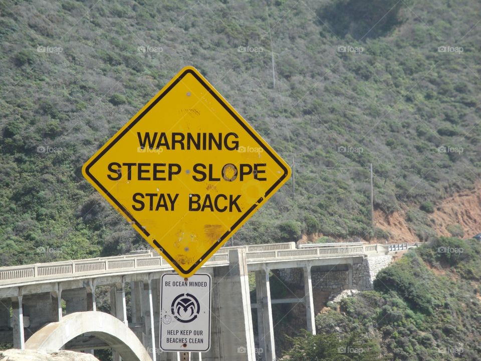 Warning steep slope sign 