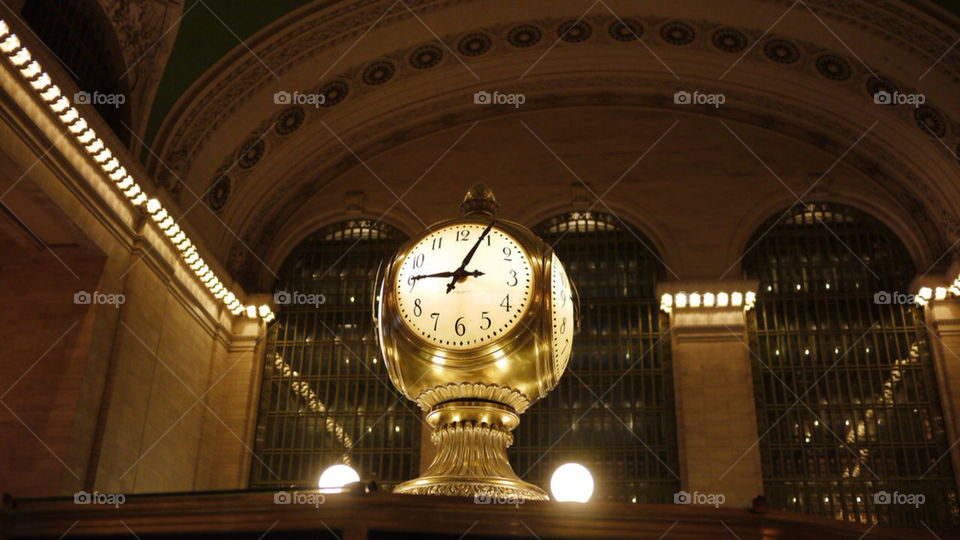 ny clock gold trainstation by jehugarcia