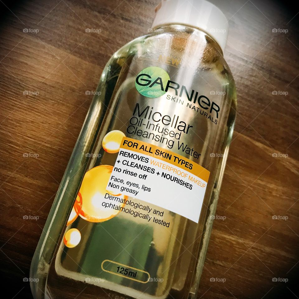 I can’t describe how much I love this makeup remover from Garnier! It helps me a lot to remove my heavy makeup. This one with oil-infused makes my skin so hydrate and oh I love the smell!!! 