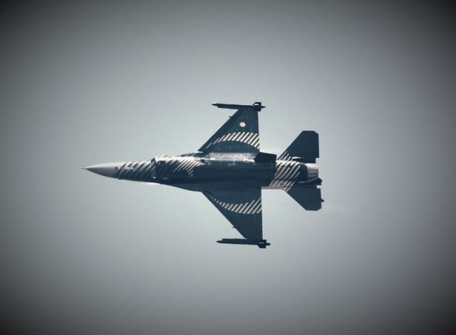 Solo Turk F-16