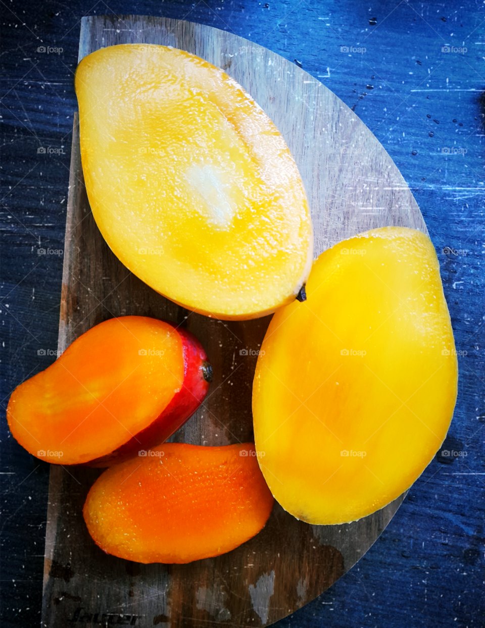 Thai mango versus american mango. 🥭😍