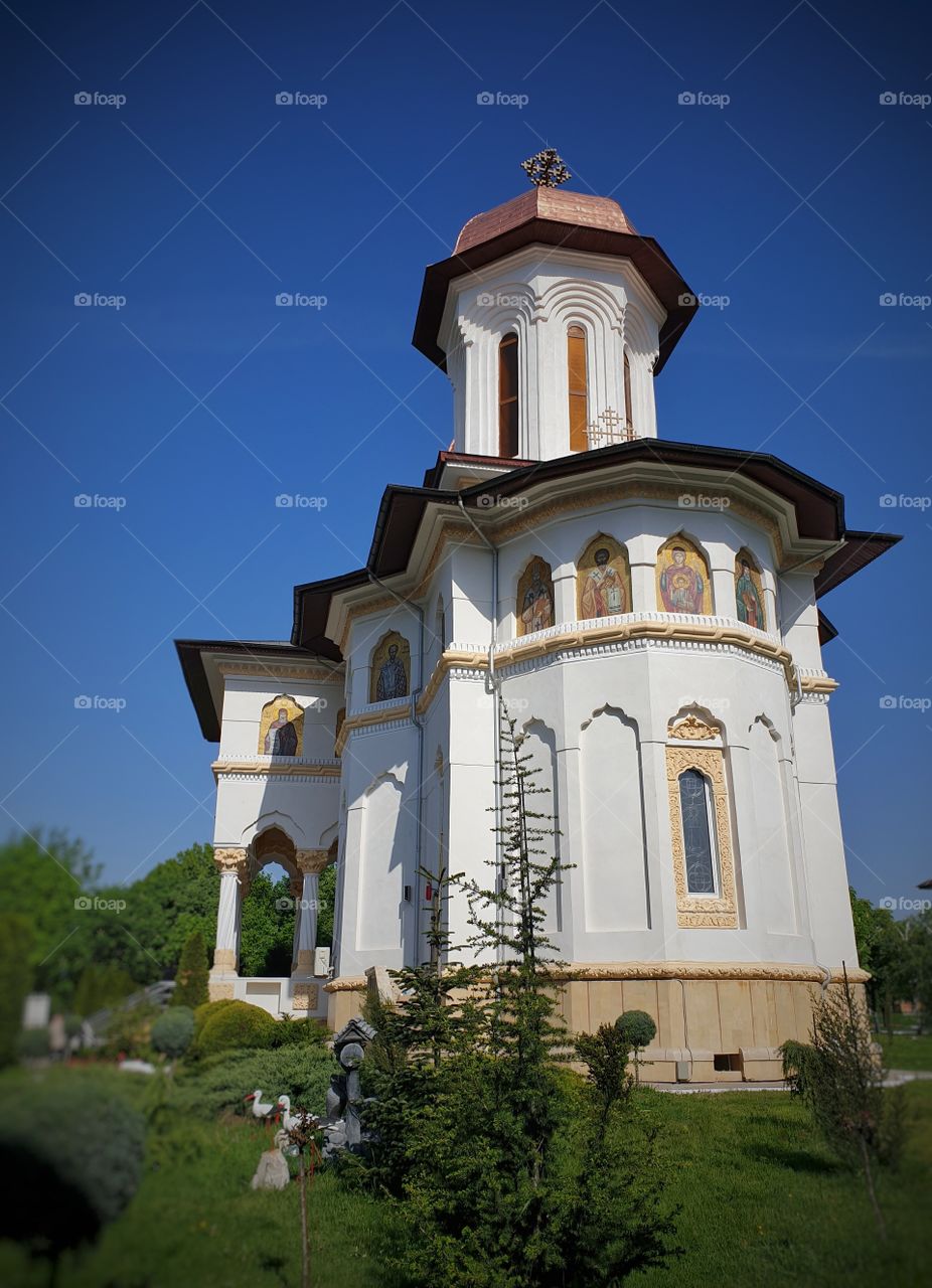 Duminica Sfintilor Români Monastery