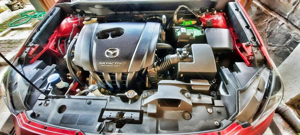 Mazda CX3 engine, medium SUV car, skyactive engine technology, vehicle concept is KODO-Soul of Motion, DOHC 2000 cc, engine star stop button, keyless etry, advanced audia features, GPS LCD Dashboard, MZD connect, instrumen panel, electronic parking b