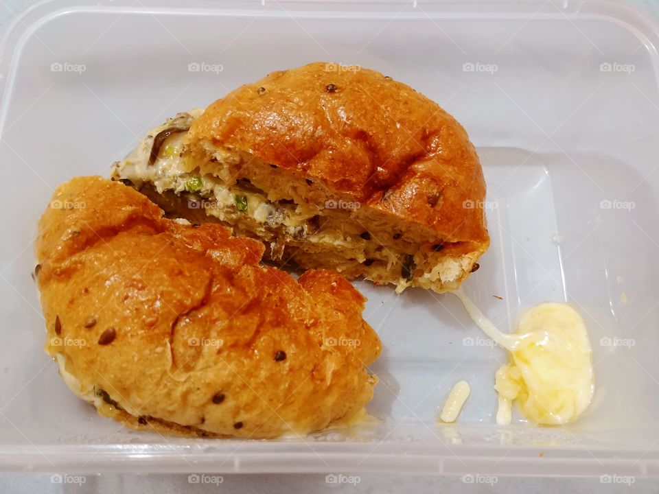 food pack: mushroom and cheese melt burger