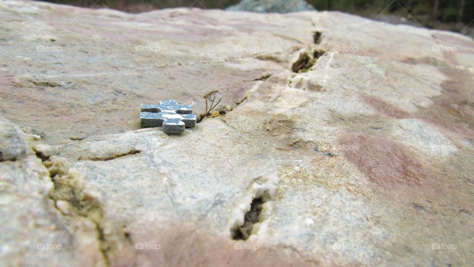Puzzle on rock