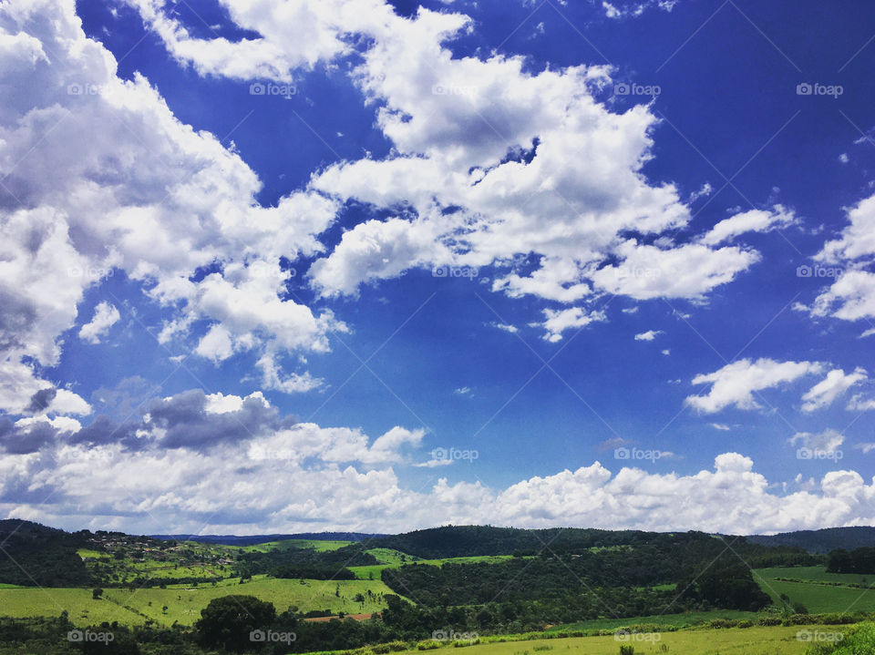 Agora: 13h00 na Divisa de Itatiba com Bragança Paulista!
Minha combinação perfeita: azul do céu e verde do mato.

#FOTOGRAFIAéNOSSOhobby