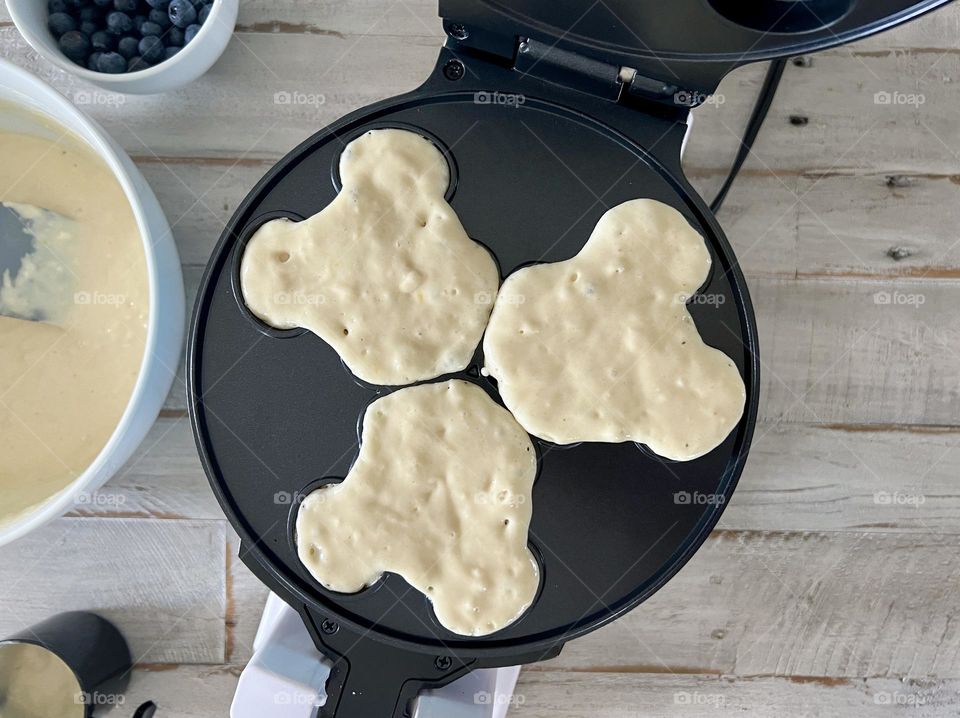 Selected Brands. Waffle maker 