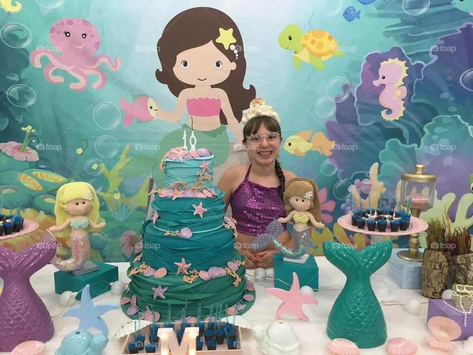 É aniversário da minha filha Marininha. Dez anos! Parabéns, minha pequena sereia. 