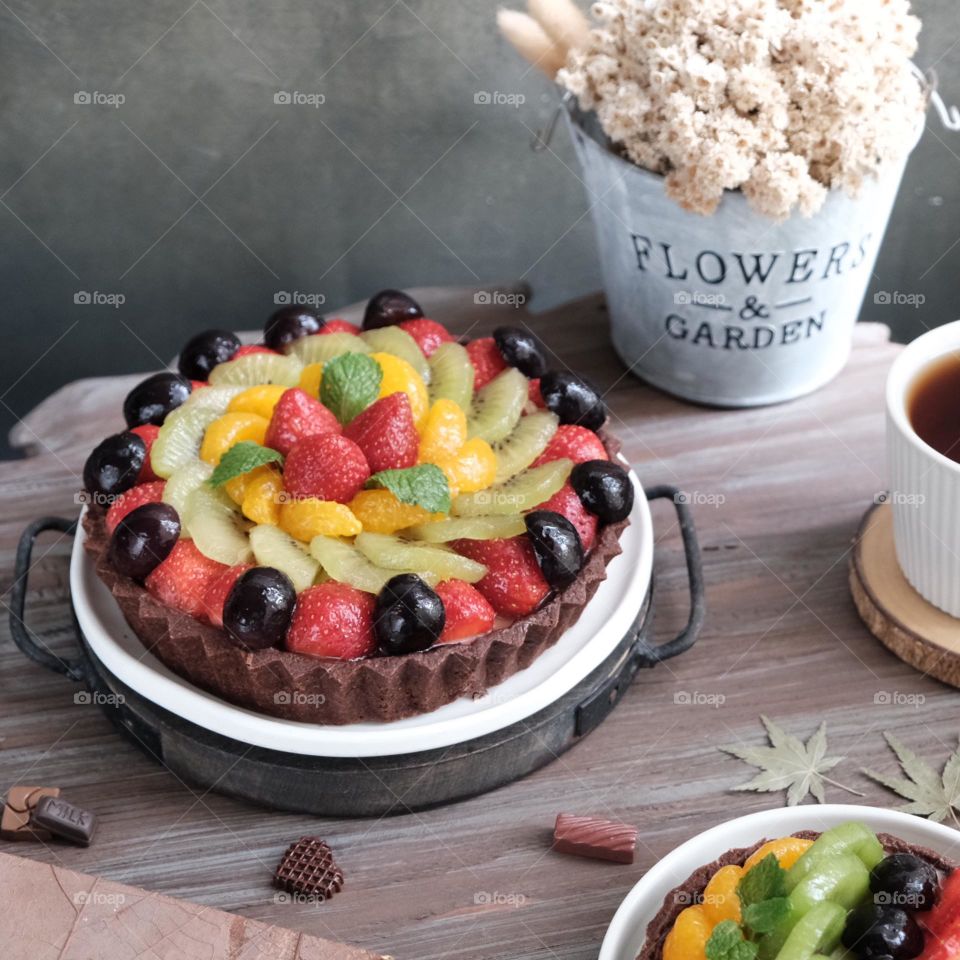 A slice of fruit pie won’t hurt… can I have one, please? 