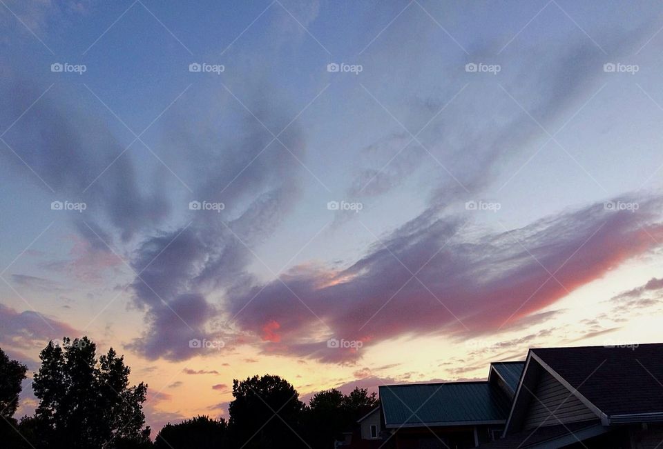 Angel cloud on the right facing down sending a kiss. And a big dove cloud on the left.  
I see it!!😉
