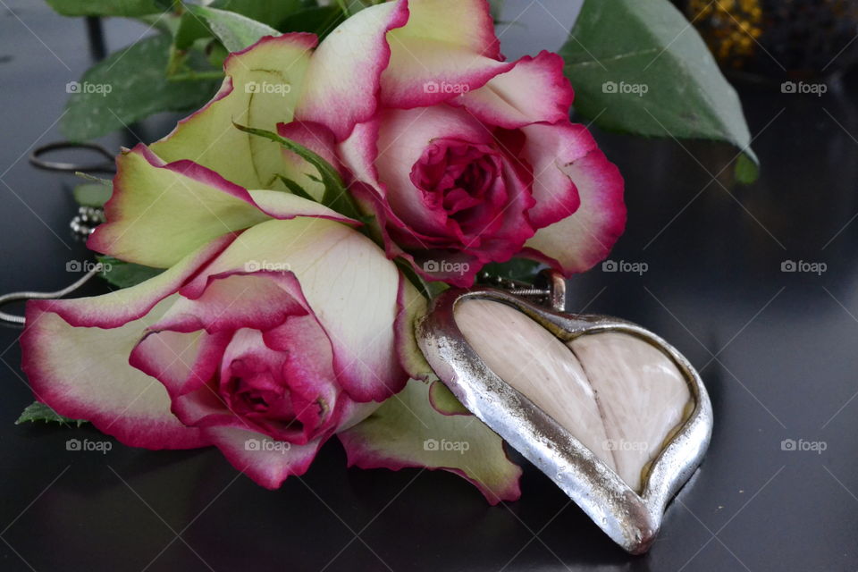 Pink roses and juvel heart