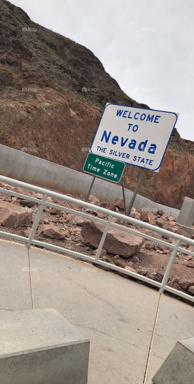 A welcome sign found at the Hoover Dam bridge.