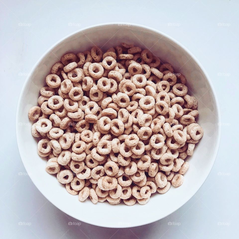 Cheerios in a bowl