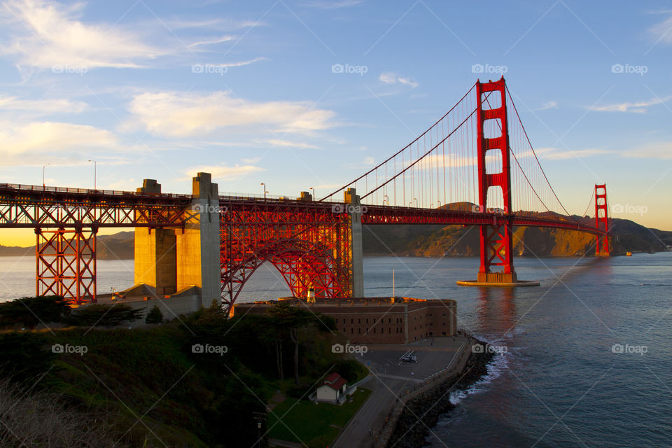 SUNSET VIEW OF THE GOLDEN GATE BRIDGE SAN FRANCISCO CALIFORNIA USA