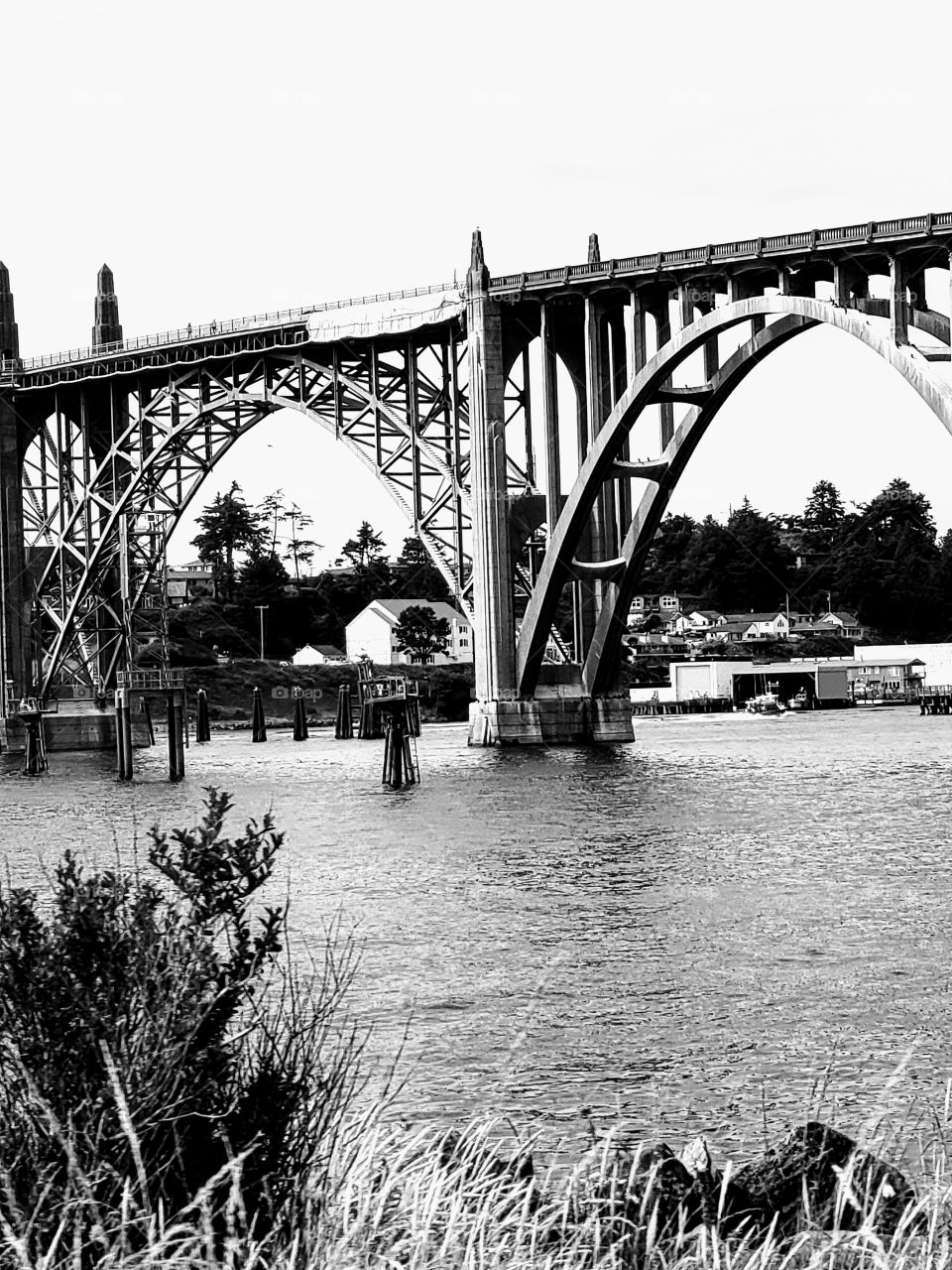 arch bridge in newport oregon