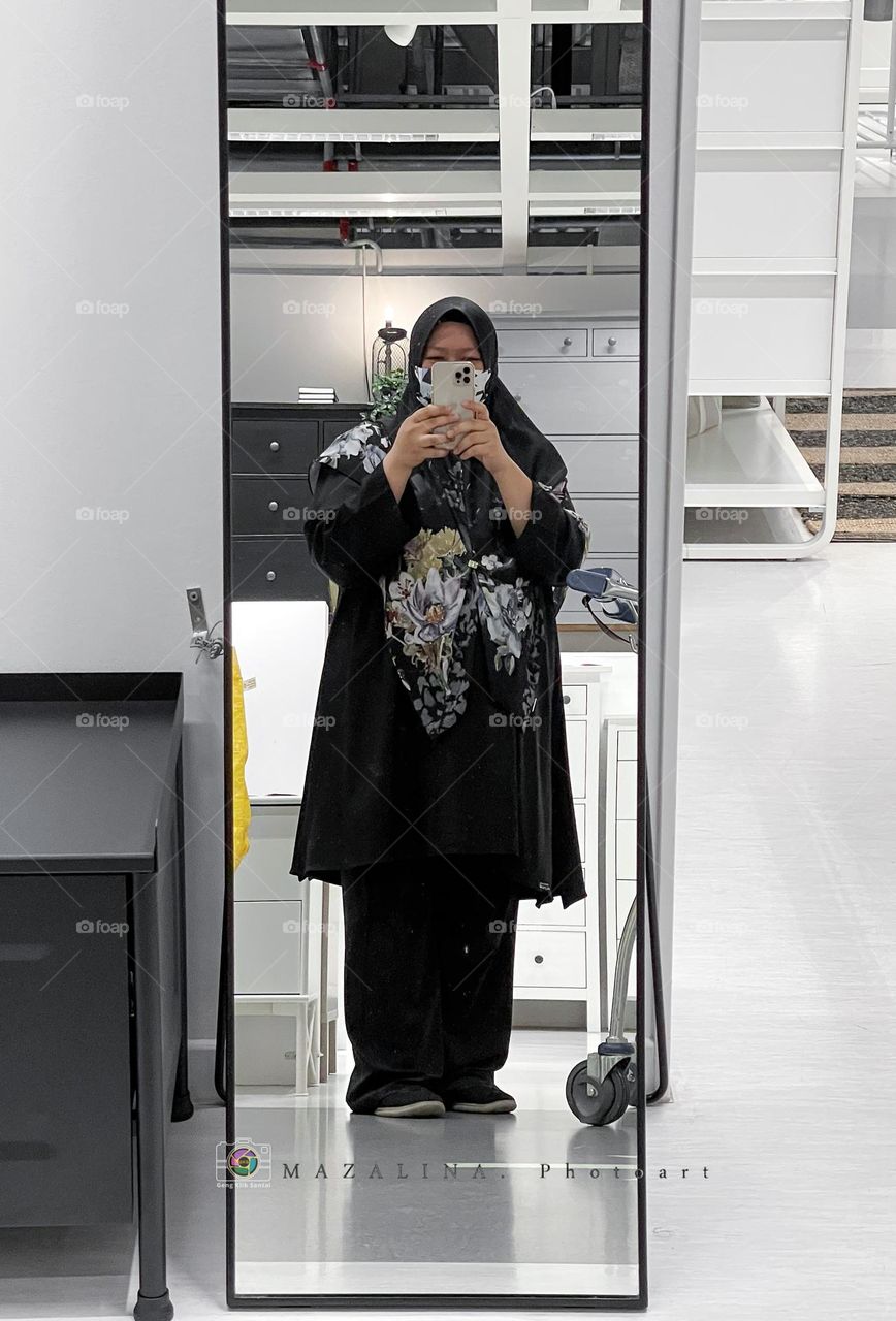 Selfie of her self in front of a large mirror 