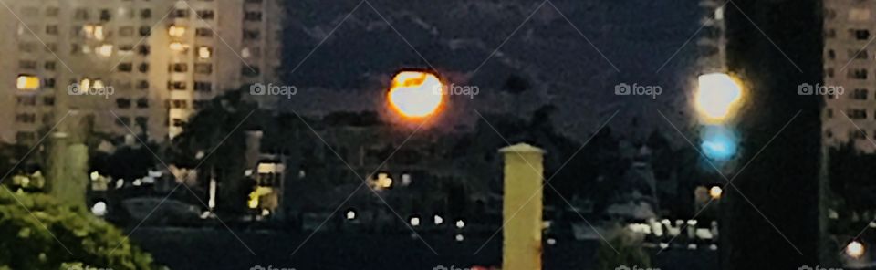 Blood orange moon over the bay (excuse the horrid resolution)
