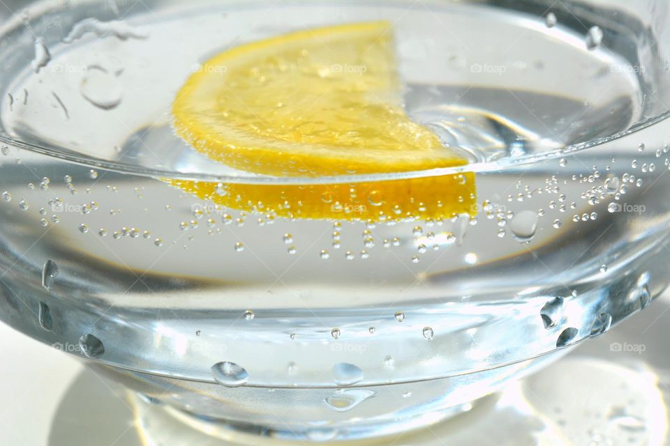 water with lemon close up