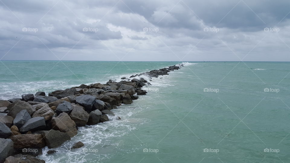 Stone pier in ocean - groyne - stenpir hav