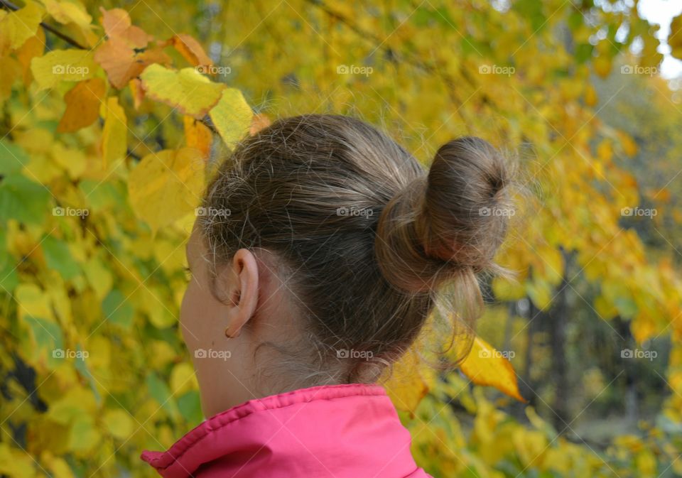 girl hair in autumn