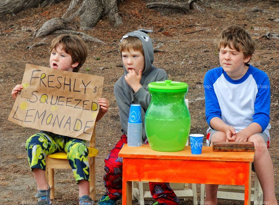 Children sitting with fresh lemonade
