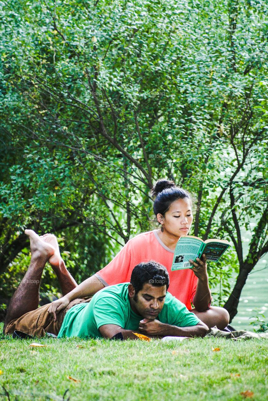 couple reading