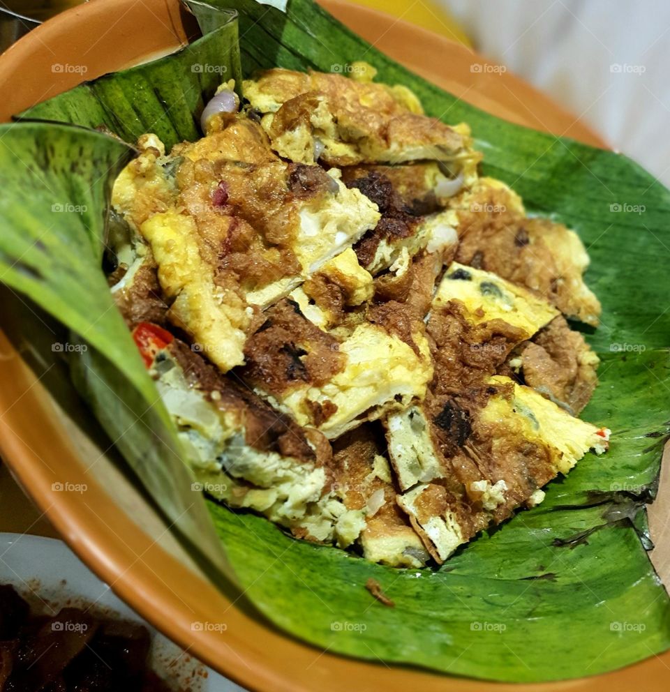 Omelette on Banana Leaf platter