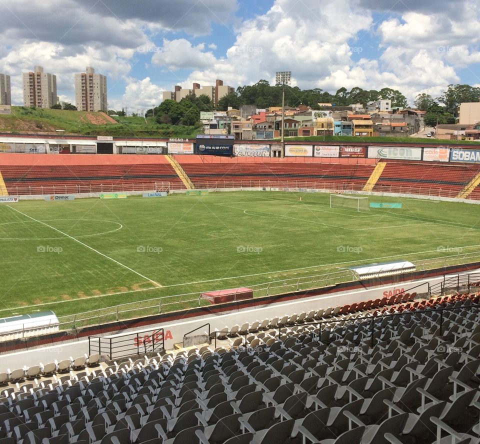 Um jogo qualquer no Estádio Jayme Cintra. Arquibancadas vazias à espera de um bom futebol!