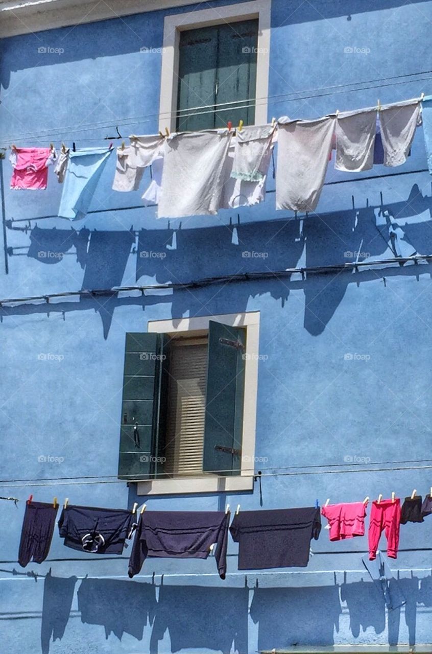 Window in Venice with hanging laundry 
