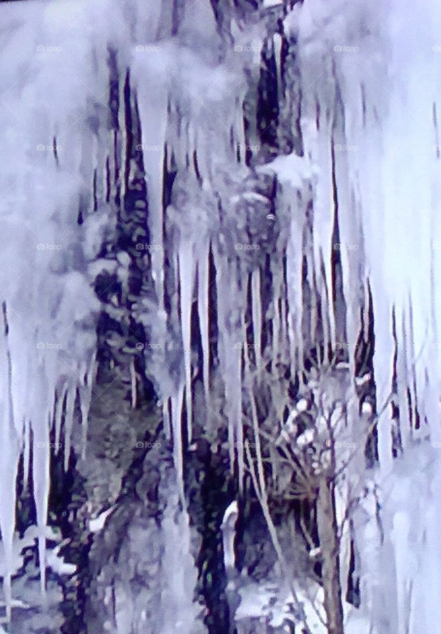 caída de agua congela