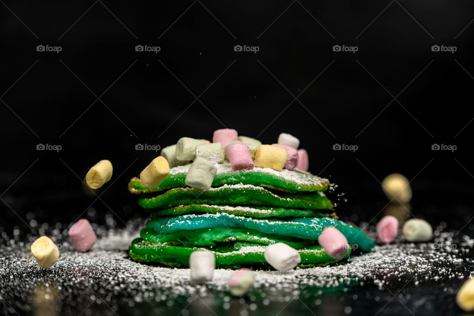 making green pancakes