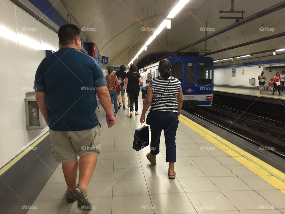 People ready to go on the Metro 