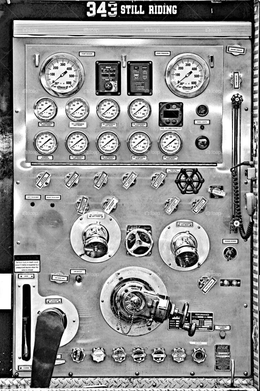 black and white pressure gauges