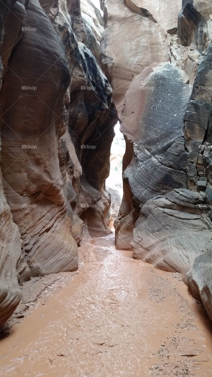 slot canyon. hiking slot canyon