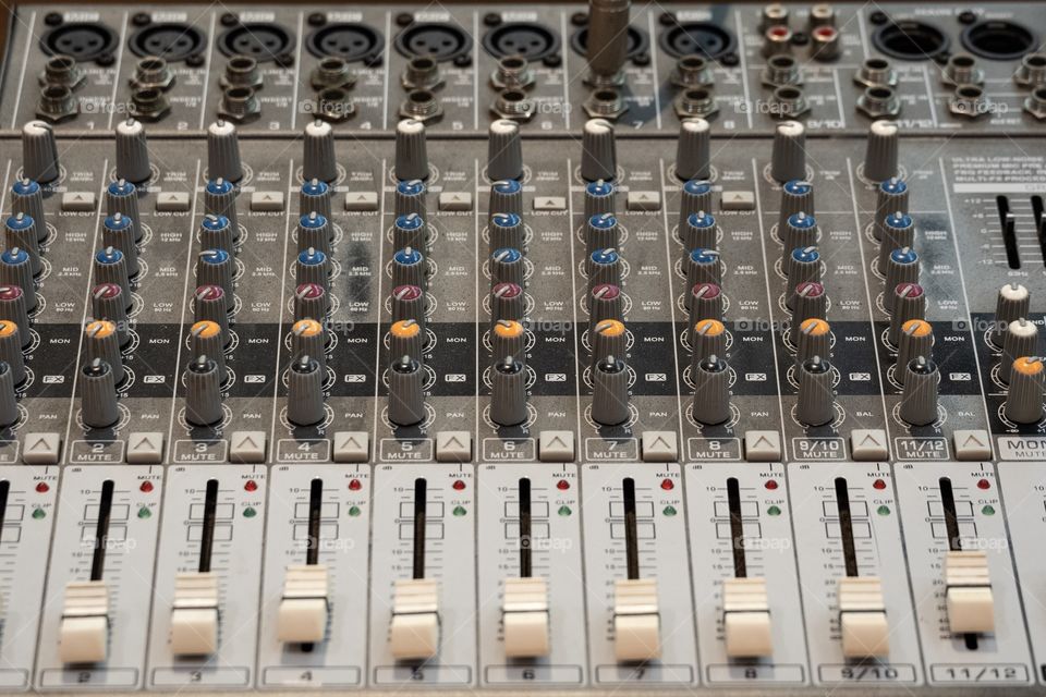 Music amplifier equipment 