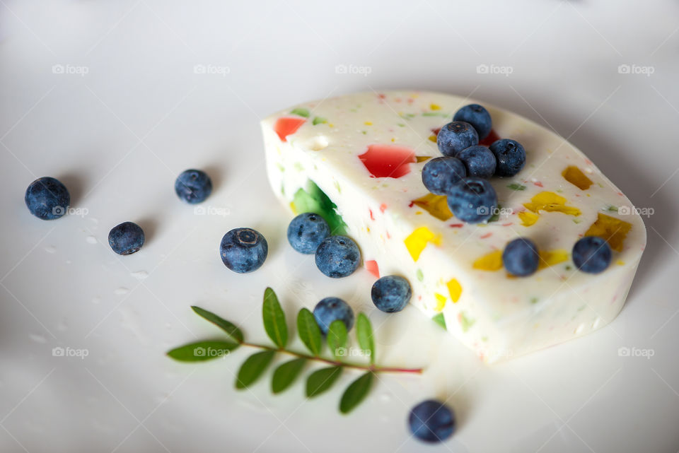 Cheesecake with blueberries