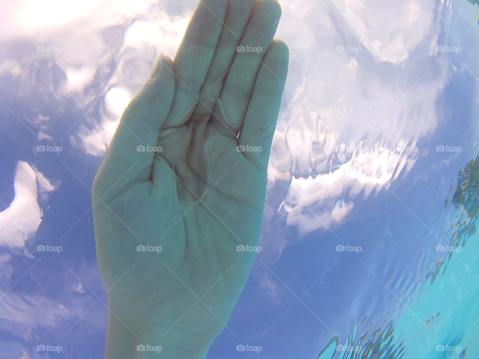 airbubble trapped under water in my hand