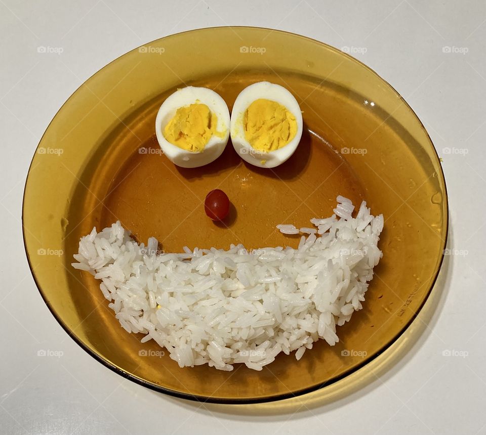 🇺🇸 Simple, but works like dinner: rice and eggs.  Suffering from the famine, you have to save... however, very tasty! / 🇧🇷 Simples, mas funciona como janta: arroz com ovo. Sofrendo com a carestia, há de se economizar… porém, muito gostoso!