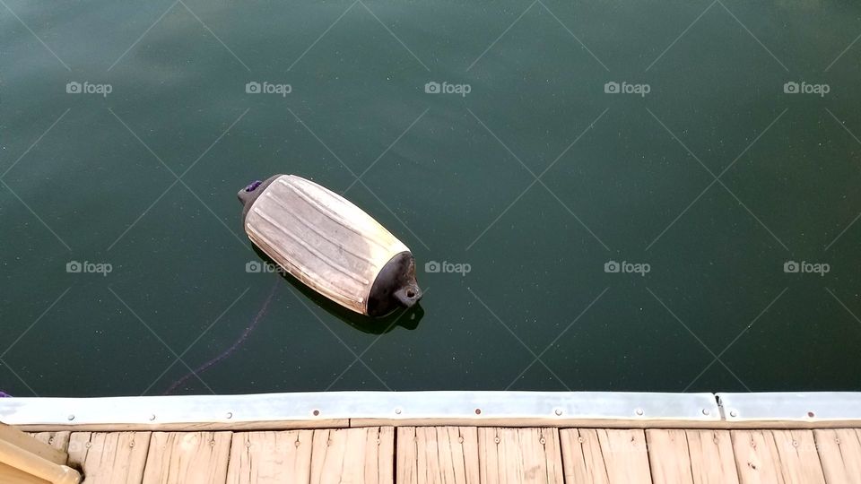 life line or padding for boats to dock on lake.