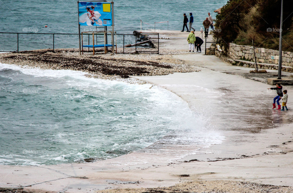 Waves floated a beach