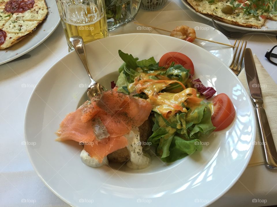 smoke salmon salad